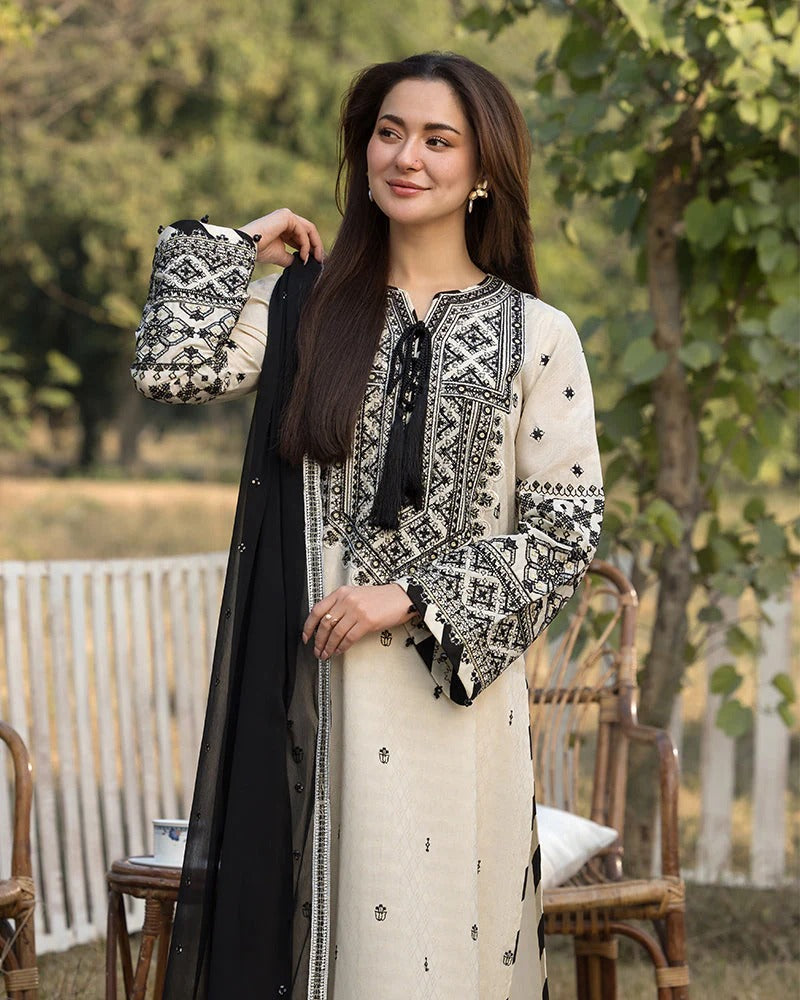 QALAMKAR LAWN 3PC - LAWN EMB SHIRT WITH BAMBER CHIFFON EMB DUPATTA AND LAWN EMB TROUSER | RP-3757