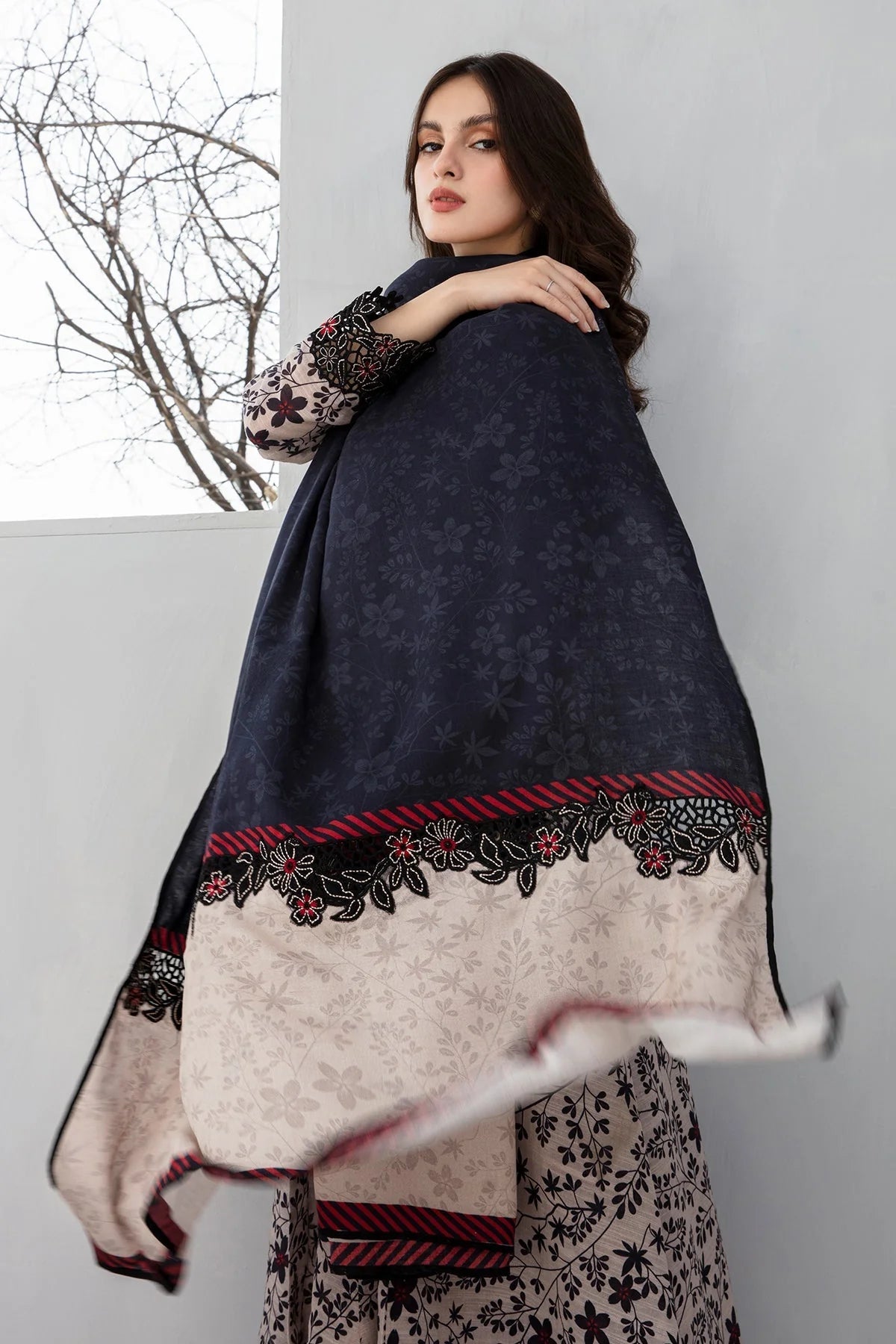 BAROUQE-3PC KHADDAR PRINTED SHIRT WITH KHADDAR PRINT DUPATTA AND PRINT TROUSER-BIC-2560