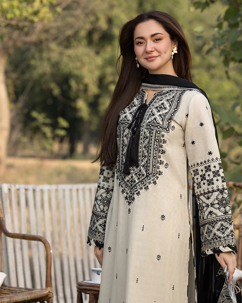 QALAMKAR LAWN 3PC - LAWN EMB SHIRT WITH BAMBER CHIFFON EMB DUPATTA AND LAWN EMB TROUSER | RP-3757