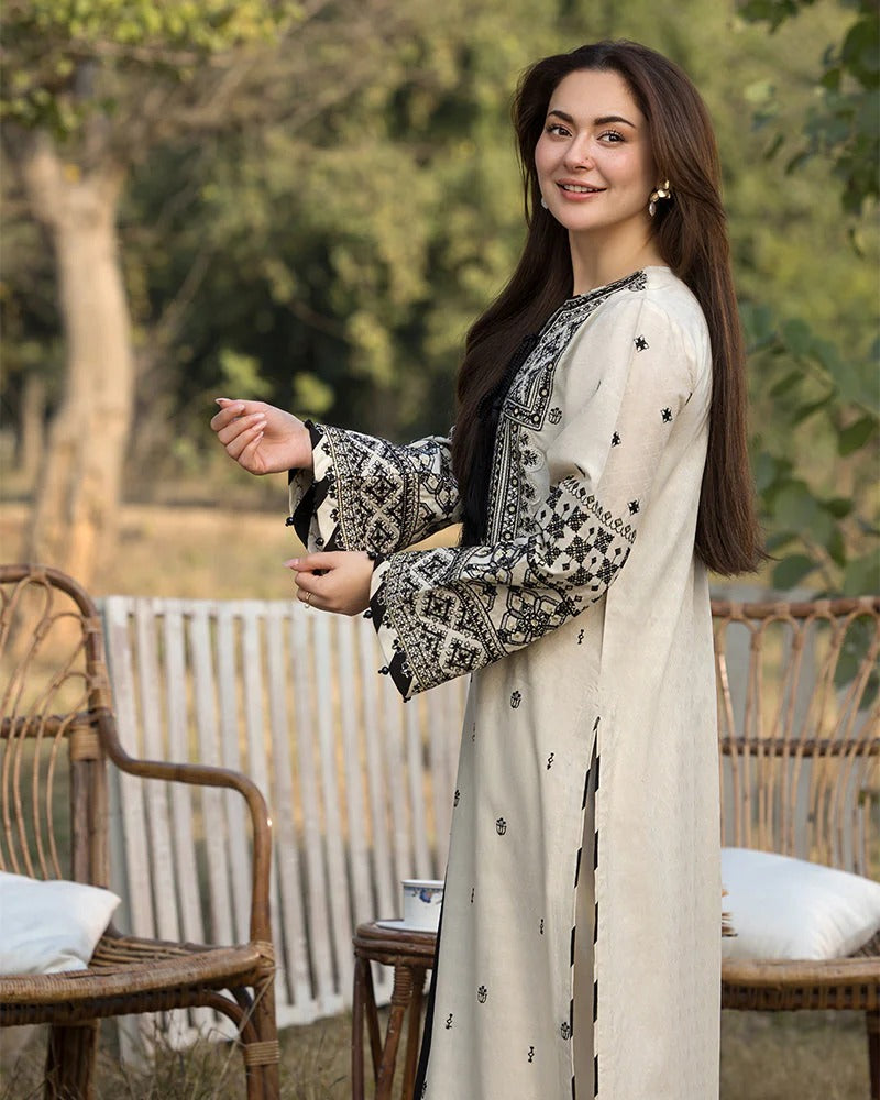 QALAMKAR LAWN 3PC - LAWN EMB SHIRT WITH BAMBER CHIFFON EMB DUPATTA AND LAWN EMB TROUSER | RP-3757